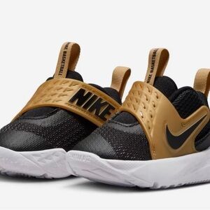 Nike Toddler TEAM HUSTLE Sneakers